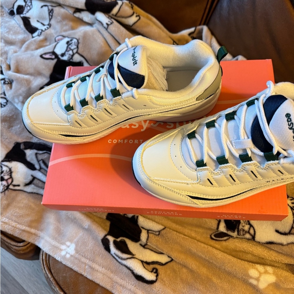 Easy Spirit leather gym shoes